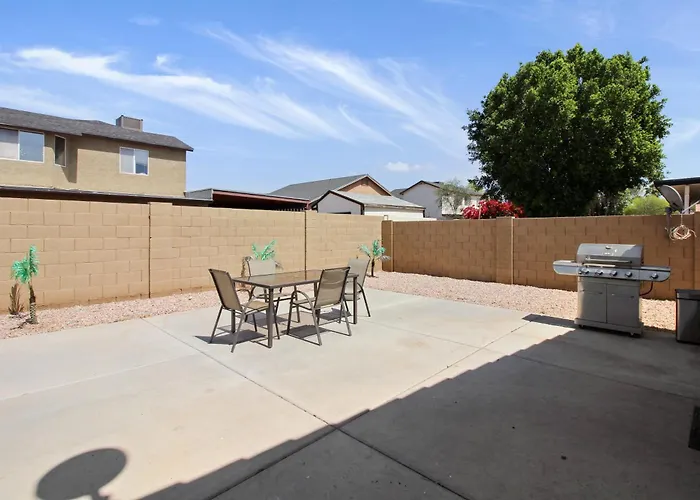 Dog Friendly - Near Stadium & Westgate Holiday home
