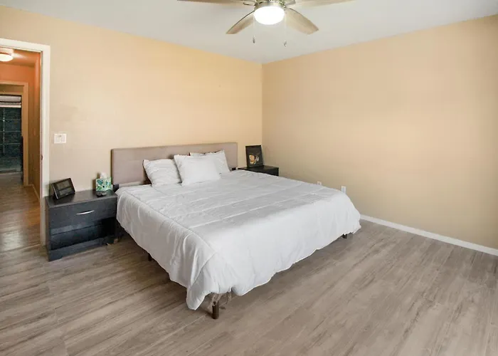 Holiday home Dog Friendly - Near Stadium & Westgate *