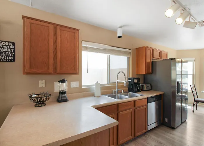 Dog Friendly - Near Stadium & Westgate Holiday home